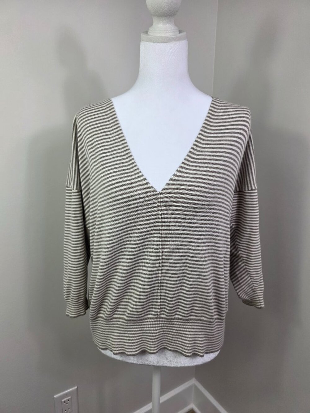 Women's Knit Sweater Top Medium Petite Taupe White Striped Dolman V-Neck Casual